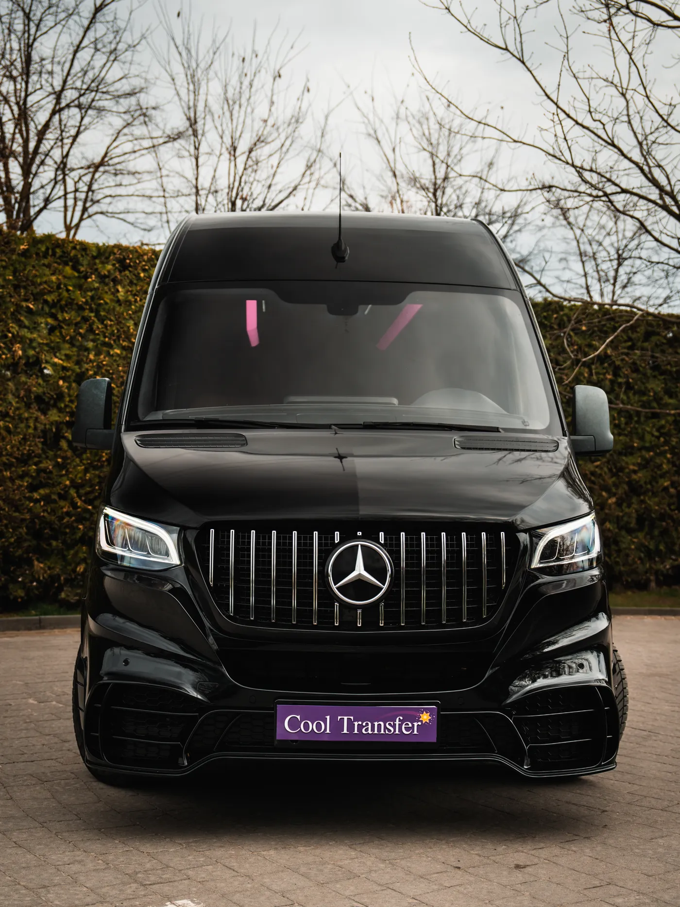 Мікроавтобус Mercedes Sprinter Cool Transfer перед виїздом на трансфер до Європи