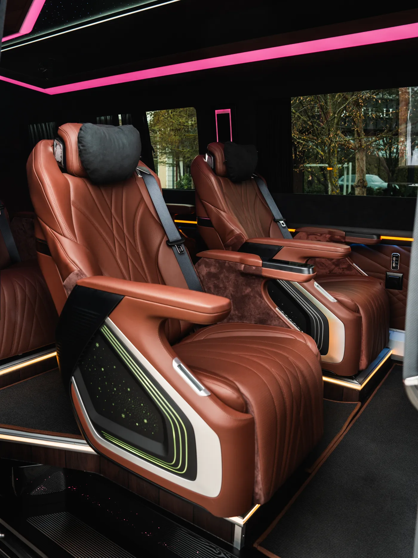 Салон Mercedes Sprinter із кріслами-реклайнерами для індивідуального трансферу